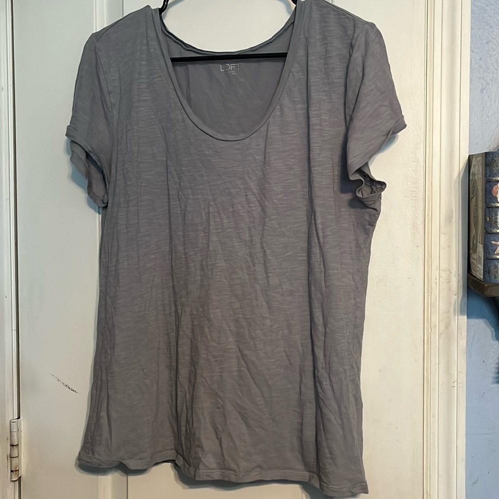 LOFT Outlet size Large gray tee. LIKE NEW
